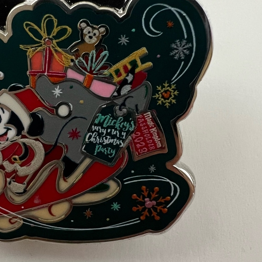 Mickey’s Very Merry Christmas Party 2023 Passholder Exclusive Pin - Picture 3 of 3